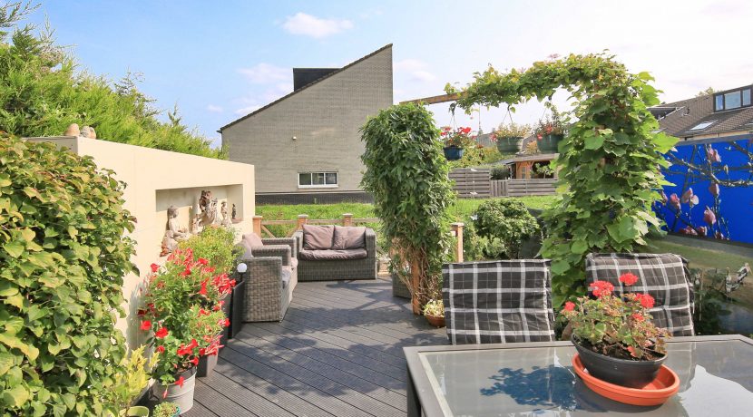 In deze ruime, aan de polder grenzende familiewoning aan de P.J. Oudstraat 14 woon je buiten de stad en toch @Amsterdam Foto 05