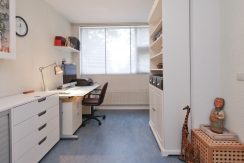 In deze ruime, aan de polder grenzende familiewoning aan de P.J. Oudstraat 14 woon je buiten de stad en toch @Amsterdam Foto 08
