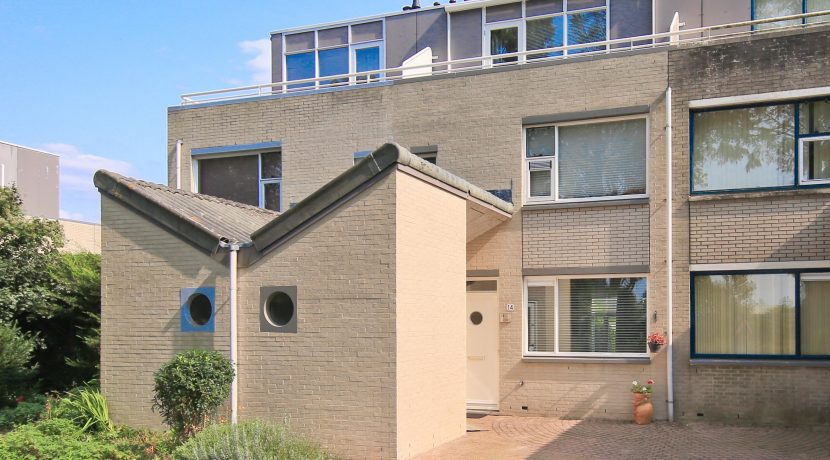In deze ruime, aan de polder grenzende familiewoning aan de P.J. Oudstraat 14 woon je buiten de stad en toch @Amsterdam Foto 11