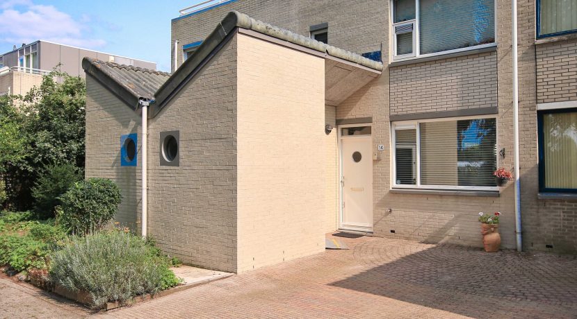 In deze ruime, aan de polder grenzende familiewoning aan de P.J. Oudstraat 14 woon je buiten de stad en toch @Amsterdam Foto 13