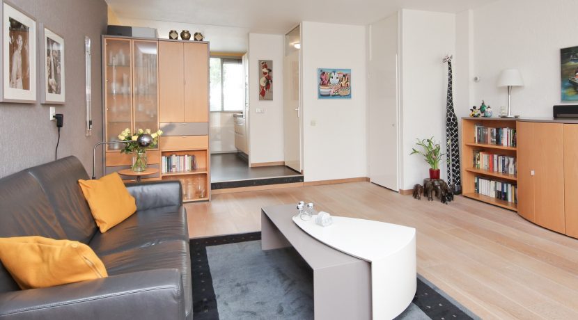 In deze ruime, aan de polder grenzende familiewoning aan de P.J. Oudstraat 14 woon je buiten de stad en toch @Amsterdam Foto 15