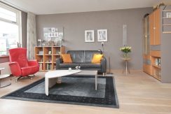 In deze ruime, aan de polder grenzende familiewoning aan de P.J. Oudstraat 14 woon je buiten de stad en toch @Amsterdam Foto 16