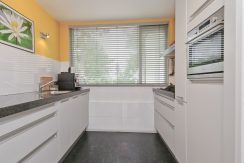 In deze ruime, aan de polder grenzende familiewoning aan de P.J. Oudstraat 14 woon je buiten de stad en toch @Amsterdam Foto 18