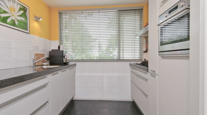 In deze ruime, aan de polder grenzende familiewoning aan de P.J. Oudstraat 14 woon je buiten de stad en toch @Amsterdam Foto 18