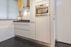 In deze ruime, aan de polder grenzende familiewoning aan de P.J. Oudstraat 14 woon je buiten de stad en toch @Amsterdam Foto 19