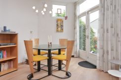 In deze ruime, aan de polder grenzende familiewoning aan de P.J. Oudstraat 14 woon je buiten de stad en toch @Amsterdam Foto 21