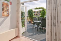 In deze ruime, aan de polder grenzende familiewoning aan de P.J. Oudstraat 14 woon je buiten de stad en toch @Amsterdam Foto 22