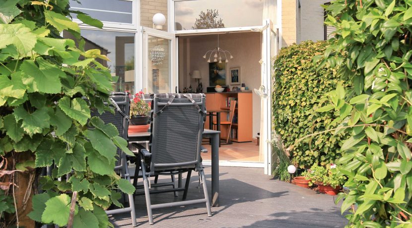 In deze ruime, aan de polder grenzende familiewoning aan de P.J. Oudstraat 14 woon je buiten de stad en toch @Amsterdam Foto 23