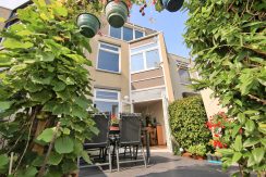In deze ruime, aan de polder grenzende familiewoning aan de P.J. Oudstraat 14 woon je buiten de stad en toch @Amsterdam Foto 26