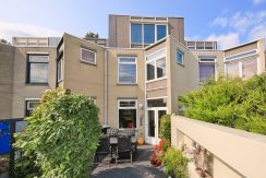 In deze ruime, aan de polder grenzende familiewoning aan de P.J. Oudstraat 14 woon je buiten de stad en toch @Amsterdam Foto 27