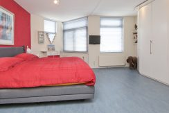 In deze ruime, aan de polder grenzende familiewoning aan de P.J. Oudstraat 14 woon je buiten de stad en toch @Amsterdam Foto 28