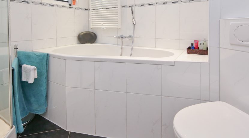 In deze ruime, aan de polder grenzende familiewoning aan de P.J. Oudstraat 14 woon je buiten de stad en toch @Amsterdam Foto 32