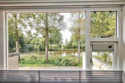 In deze ruime, aan de polder grenzende familiewoning aan de P.J. Oudstraat 14 woon je buiten de stad en toch @Amsterdam Foto 34