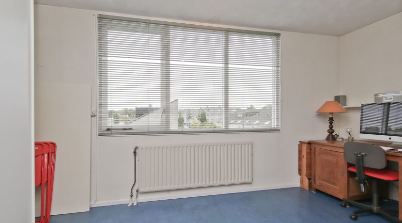 In deze ruime, aan de polder grenzende familiewoning aan de P.J. Oudstraat 14 woon je buiten de stad en toch @Amsterdam Foto 39