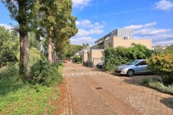 In deze ruime, aan de polder grenzende familiewoning aan de P.J. Oudstraat 14 woon je buiten de stad en toch @Amsterdam Foto 48