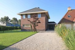 Omringd door groen en tuinen ligt dit vrijstaande woonhuis met garage op 450 m² eigen grond aan de Orchideelaan 208 @Badhoevedorp Foto 02