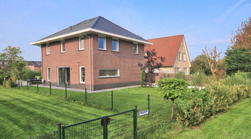 Omringd door groen en tuinen ligt dit vrijstaande woonhuis met garage op 450 m² eigen grond aan de Orchideelaan 208 @Badhoevedorp Foto 15