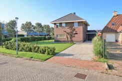 Omringd door groen en tuinen ligt dit vrijstaande woonhuis met garage op 450 m² eigen grond aan de Orchideelaan 208 @Badhoevedorp Foto 16