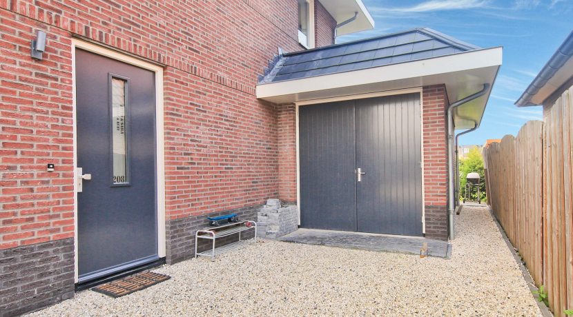 Omringd door groen en tuinen ligt dit vrijstaande woonhuis met garage op 450 m² eigen grond aan de Orchideelaan 208 @Badhoevedorp Foto 17