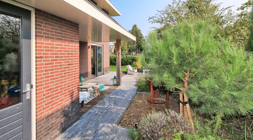 Omringd door groen en tuinen ligt dit vrijstaande woonhuis met garage op 450 m² eigen grond aan de Orchideelaan 208 @Badhoevedorp Foto 33