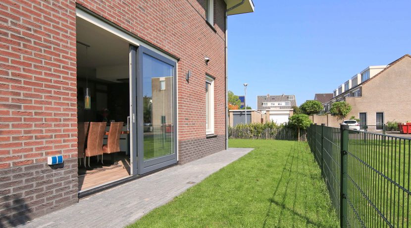 Omringd door groen en tuinen ligt dit vrijstaande woonhuis met garage op 450 m² eigen grond aan de Orchideelaan 208 @Badhoevedorp Foto 34