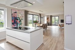 Omringd door groen en tuinen ligt dit vrijstaande woonhuis met garage op 450 m² eigen grond aan de Orchideelaan 208 @Badhoevedorp Foto 41