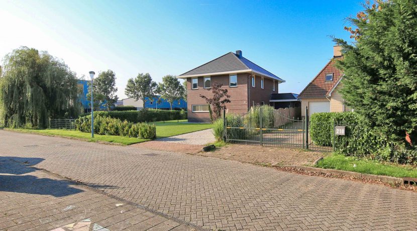 Omringd door groen en tuinen ligt dit vrijstaande woonhuis met garage op 450 m² eigen grond aan de Orchideelaan 208 @Badhoevedorp Foto 58