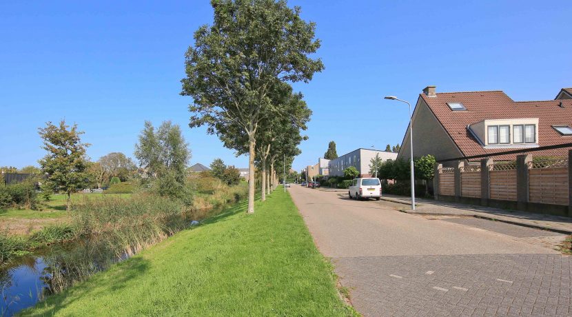 Omringd door groen en tuinen ligt dit vrijstaande woonhuis met garage op 450 m² eigen grond aan de Orchideelaan 208 @Badhoevedorp Foto 61