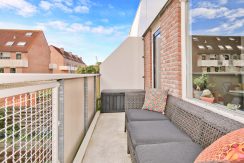Privacy, vrij uitzicht, altijd zon op het balkon, 1e etage en gratis parkeren @Badhoevedorp Thomsonstraat 127 Foto 02