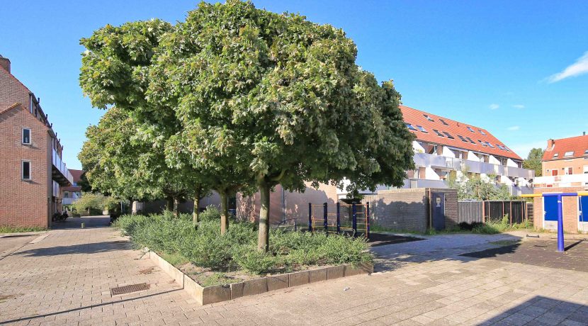 Privacy, vrij uitzicht, altijd zon op het balkon, 1e etage en gratis parkeren @Badhoevedorp Thomsonstraat 127 Foto 28