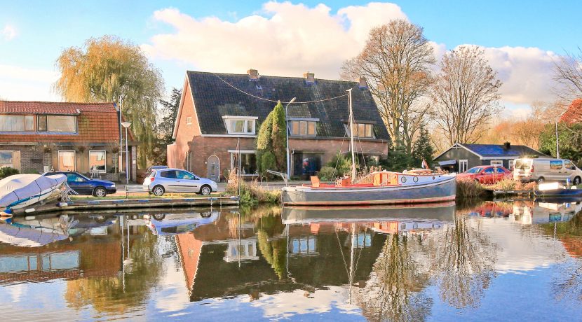 Uitgebouwde hoekwoning met steiger @Badhoevedorp Nieuwemeerdijk 220 Foto 01