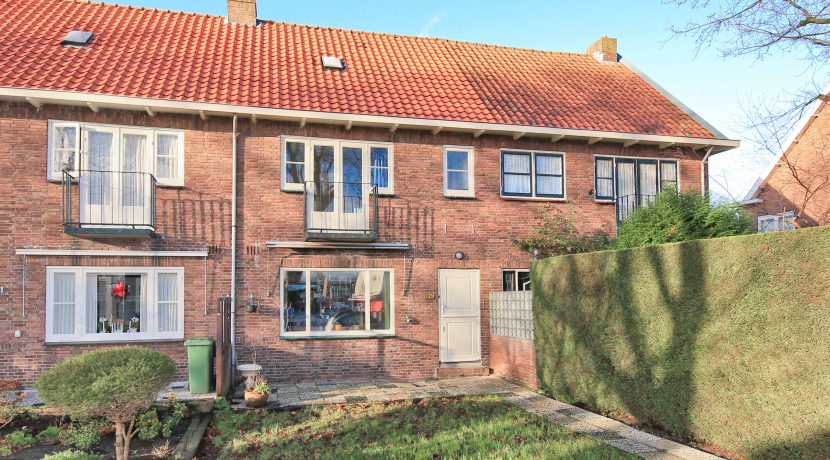 Karakteristieke middenwoning aan boomrijke Sloterweg 179 @Badhoevedorp Foto 11 gevel 01b