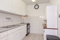 Karakteristieke middenwoning aan boomrijke Sloterweg 179 @Badhoevedorp Foto 22 Keuken 01b