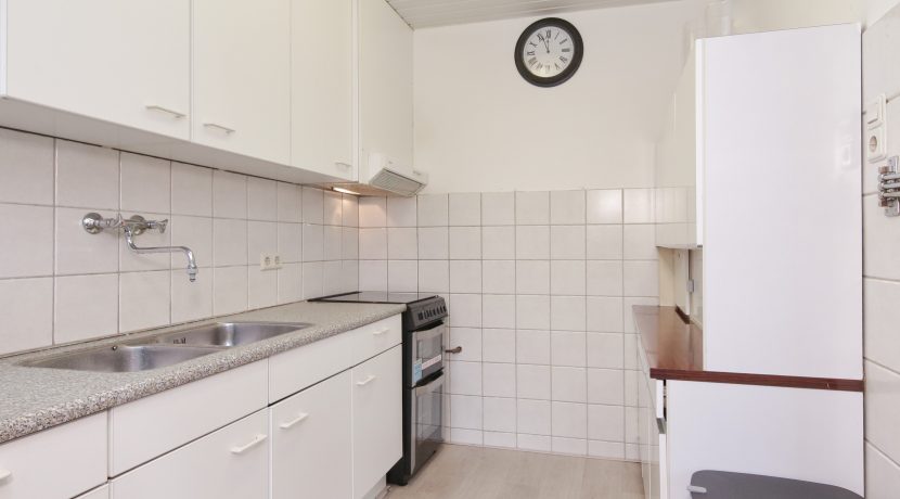 Karakteristieke middenwoning aan boomrijke Sloterweg 179 @Badhoevedorp Foto 22 Keuken 01b