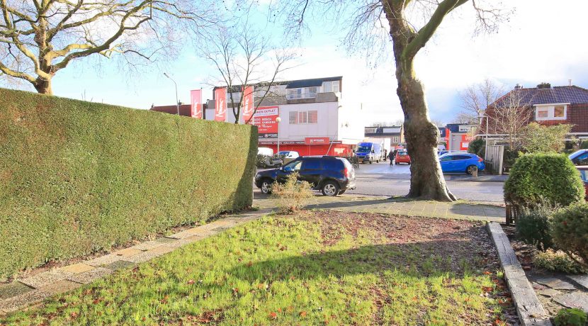 Karakteristieke middenwoning aan boomrijke Sloterweg 179 @Badhoevedorp Foto 37 voortuin 01a