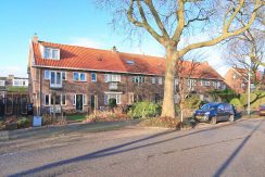 Karakteristieke middenwoning aan boomrijke Sloterweg 179 @Badhoevedorp Foto 38 gevel 01c