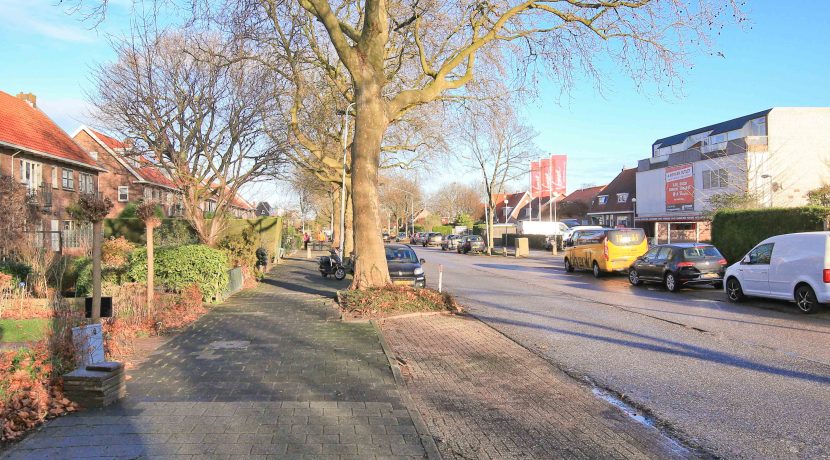 Karakteristieke middenwoning aan boomrijke Sloterweg 179 @Badhoevedorp Foto 39 omgeving 01a