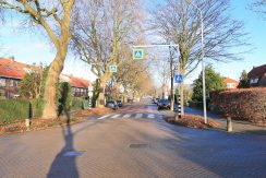 Karakteristieke middenwoning aan boomrijke Sloterweg 179 @Badhoevedorp Foto 40 omgeving 01b