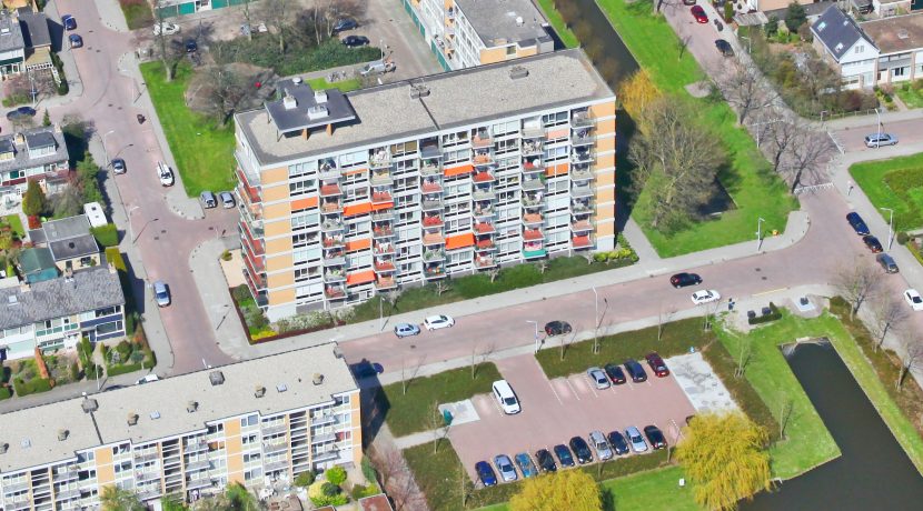 Oneindig uitzicht vanaf de 8e bij dit 3-kamerapp @Badhoevedorp Einsteinlaan 87 Foto 34 luchtfoto