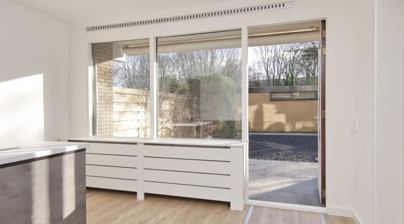 Schitterend verbouwd 4-kamer app met ZO-tuin en garage @Badhoevedorp Meidoornweg 164 Foto 21 keuken 01e