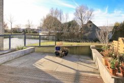 Aan water gelegen benedenwoning met terrastuin @Amsterdam-West Ladogameerhof 5 Foto 10 Terras 01b