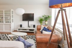 Aan water gelegen benedenwoning met terrastuin @Amsterdam-West Ladogameerhof 5 Foto 18 woonkamer 01g