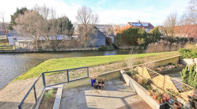 Aan water gelegen benedenwoning met terrastuin @Amsterdam-West Ladogameerhof 5 Foto 34 Terras 01c