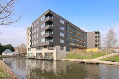 Aan water gelegen benedenwoning met terrastuin @Amsterdam-West Ladogameerhof 5 Foto 37 gevel 01c