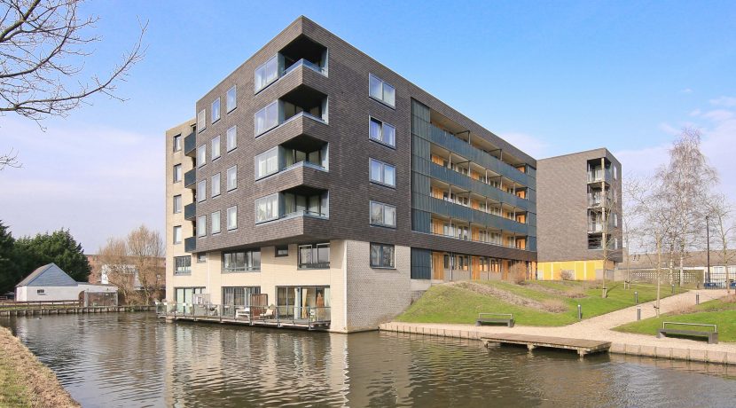 Aan water gelegen benedenwoning met terrastuin @Amsterdam-West Ladogameerhof 5 Foto 37 gevel 01c