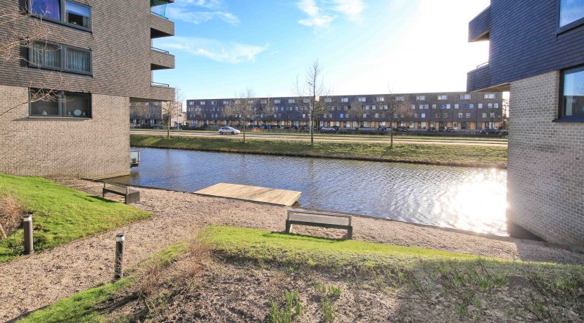 Aan water gelegen benedenwoning met terrastuin @Amsterdam-West Ladogameerhof 5 Foto 38 binnentuin 01a