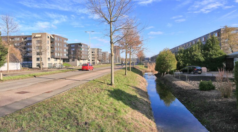 Aan water gelegen benedenwoning met terrastuin @Amsterdam-West Ladogameerhof 5 Foto 41 omgeving 01a