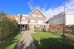 Vrijstaande dijkvilla van 275 m² en 20 meter diepe ZW tuin @Lijnden Akerdijk 112 Foto 02 achtergevel 01a