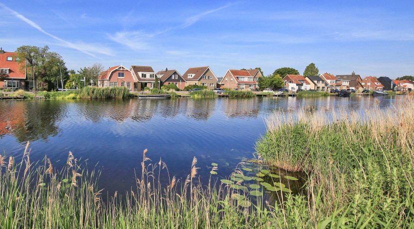 Vrijstaande dijkvilla van 275 m² en 20 meter diepe ZW tuin @Lijnden Akerdijk 112 Foto 19 gevel 01b