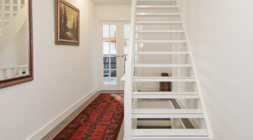 Vrijstaande dijkvilla van 275 m² en 20 meter diepe ZW tuin @Lijnden Akerdijk 112 Foto 21 entree 01a